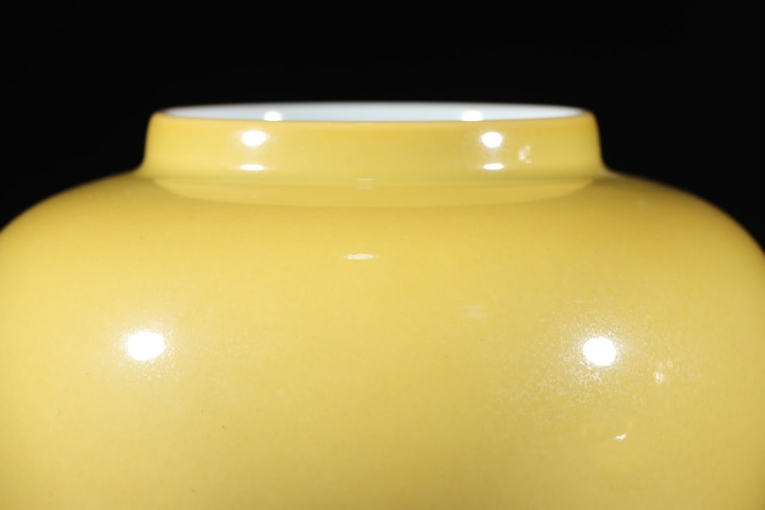 An Exquisite Yellow Glazed Jar - 7