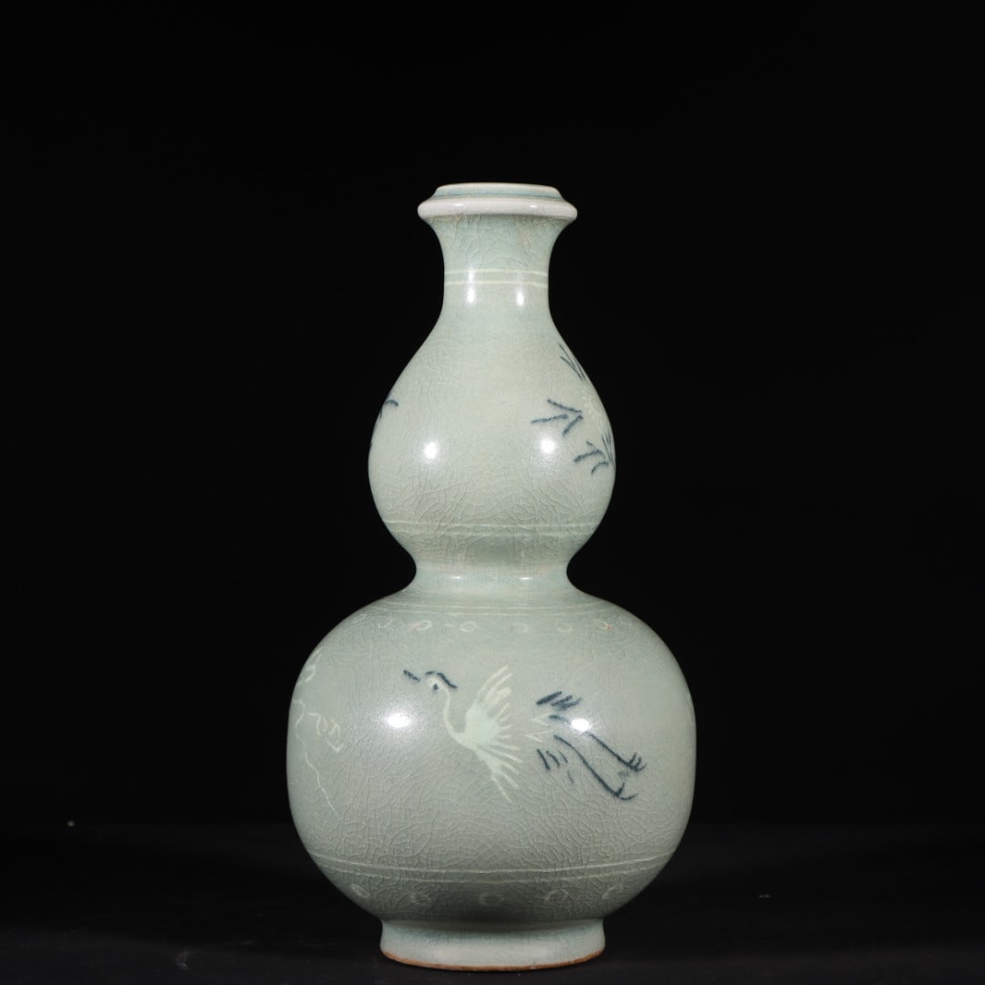 An Exquisite Celadon Crane Pattern Gourd-Shaped Vase - 2
