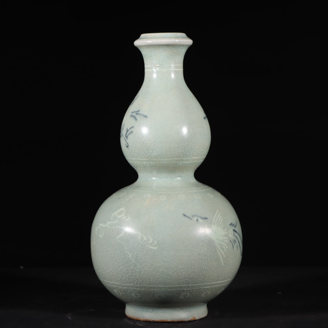 An Exquisite Celadon Crane Pattern Gourd-Shaped Vase - 5