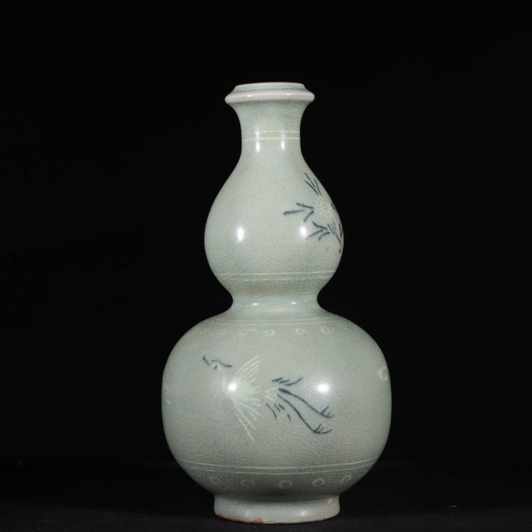 An Exquisite Celadon Crane Pattern Gourd-Shaped Vase - 6