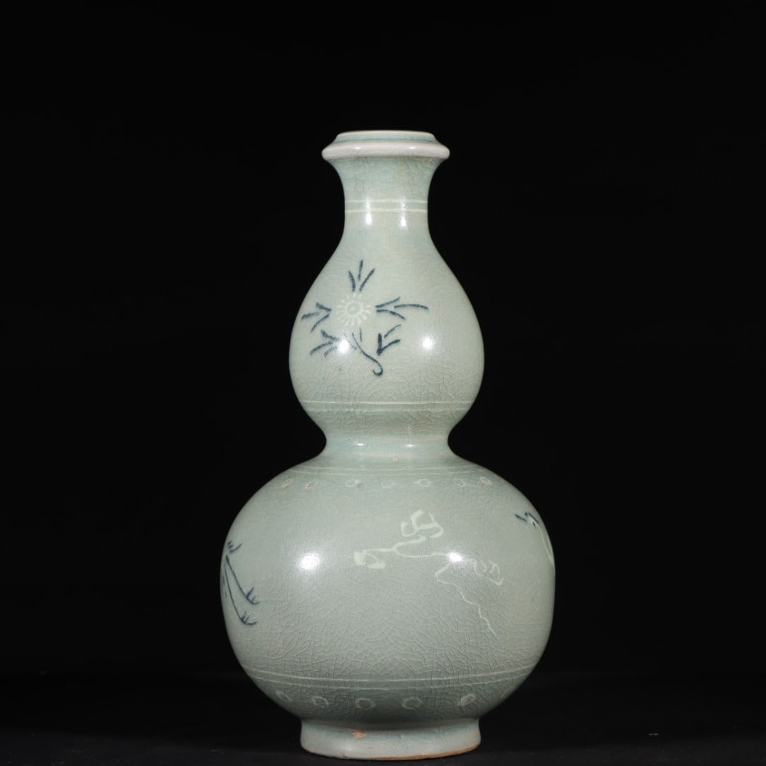 An Exquisite Celadon Crane Pattern Gourd-Shaped Vase - 7