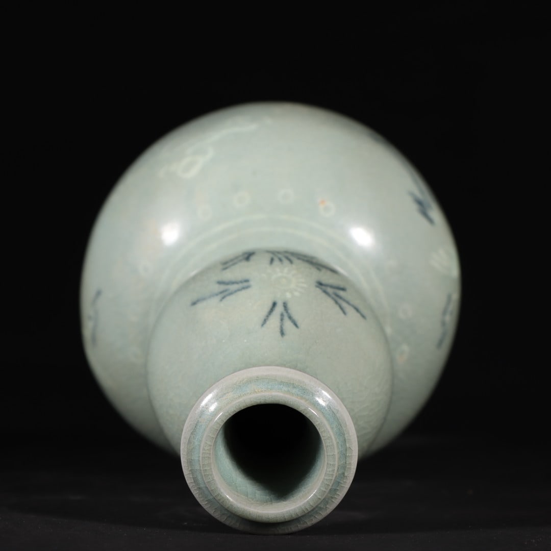 An Exquisite Celadon Crane Pattern Gourd-Shaped Vase - 8