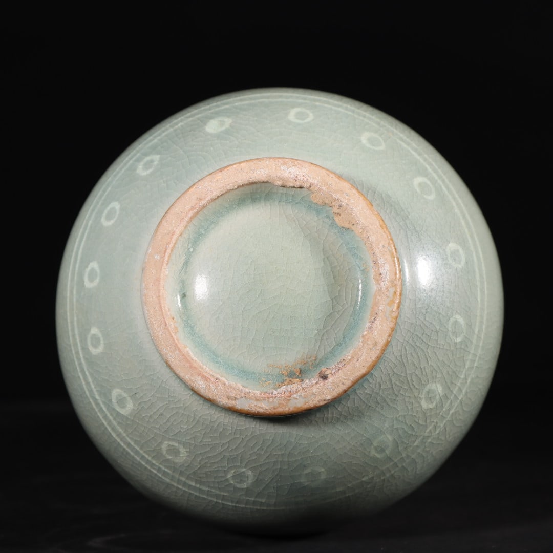 An Exquisite Celadon Crane Pattern Gourd-Shaped Vase - 9