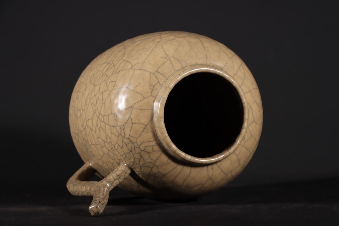 An Exquisite Ge yao Vase - 8