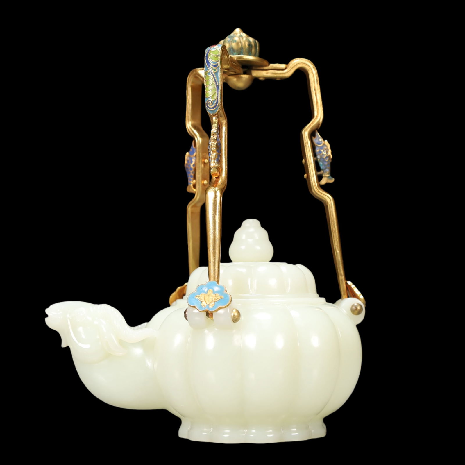 A Exquisite White Jade Inlaid Gold Teapot: A Exquisite White Jade Inlaid Gold Teapot Qing Dynasty, China Qianlong Four-character Mark Size:17.5cmx11.5cmx21.8cm Weight:900g (The Dimensions Of All Batches Are Manually Measured.If You Need
