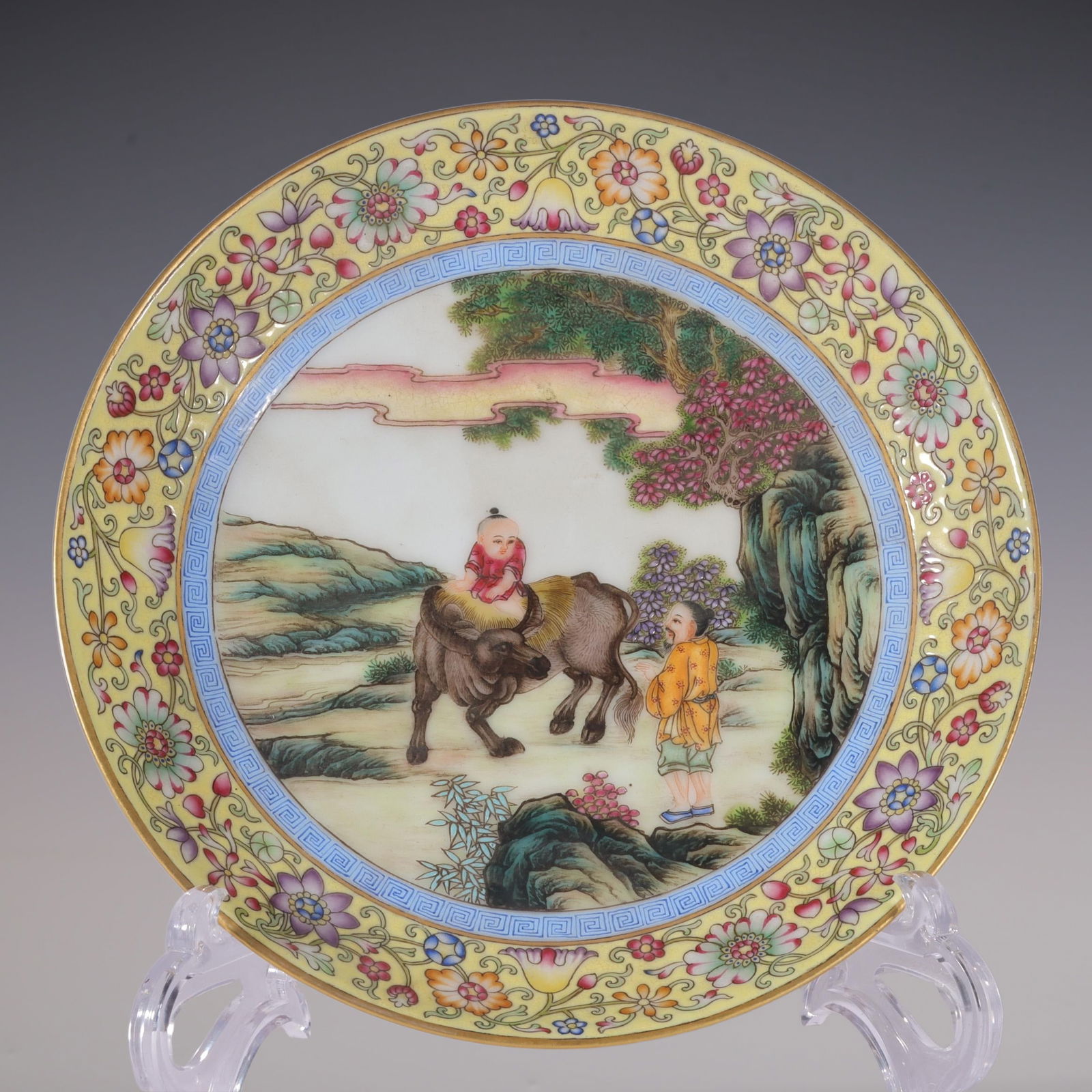 An Exquisite Enamel Lotus Pattern Character and Story Pattern Plate: An Exquisite Enamel Lotus Pattern Character and Story Pattern Plate Qing Dynasty, China Qianlong Four-character Mark Size:3.5cmx17.6cm (The Dimensions Of All Batches Are Manually Measured.If You