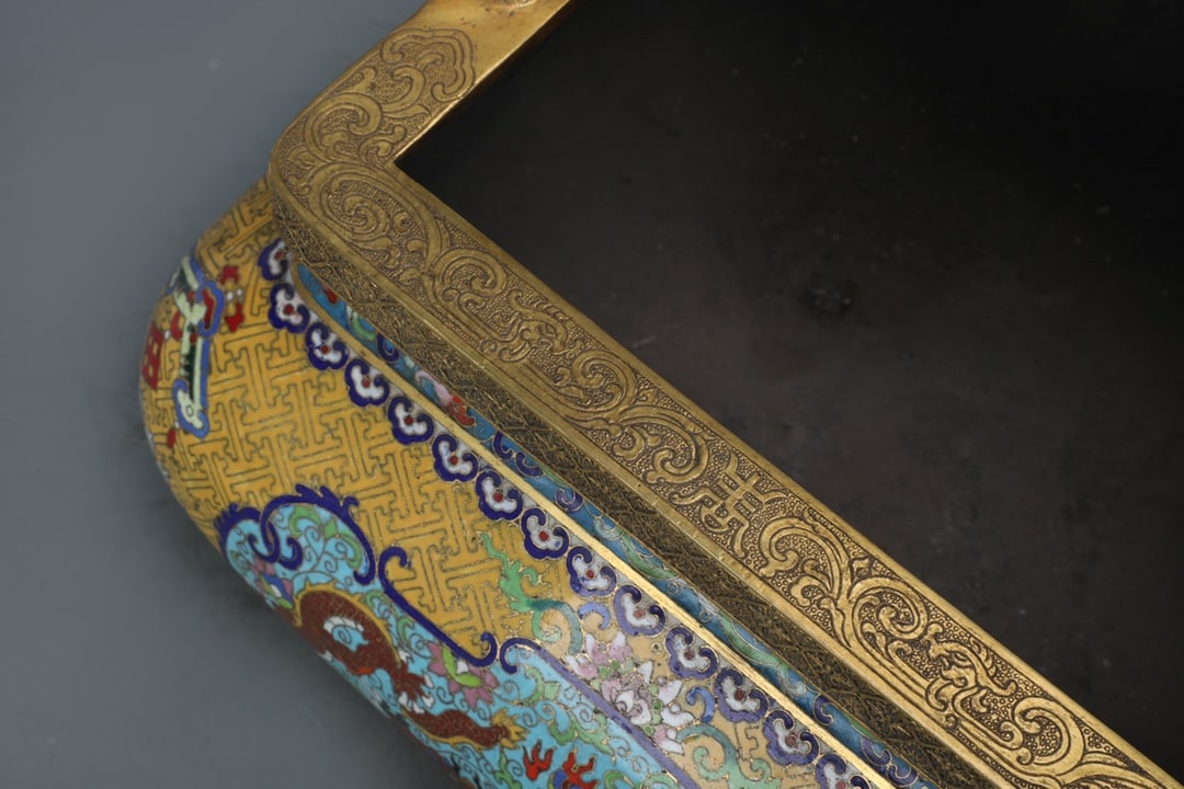 An Exquisite Cloisonne Lotus Pattern Dragon Pattern Double-Ears Censer - 8