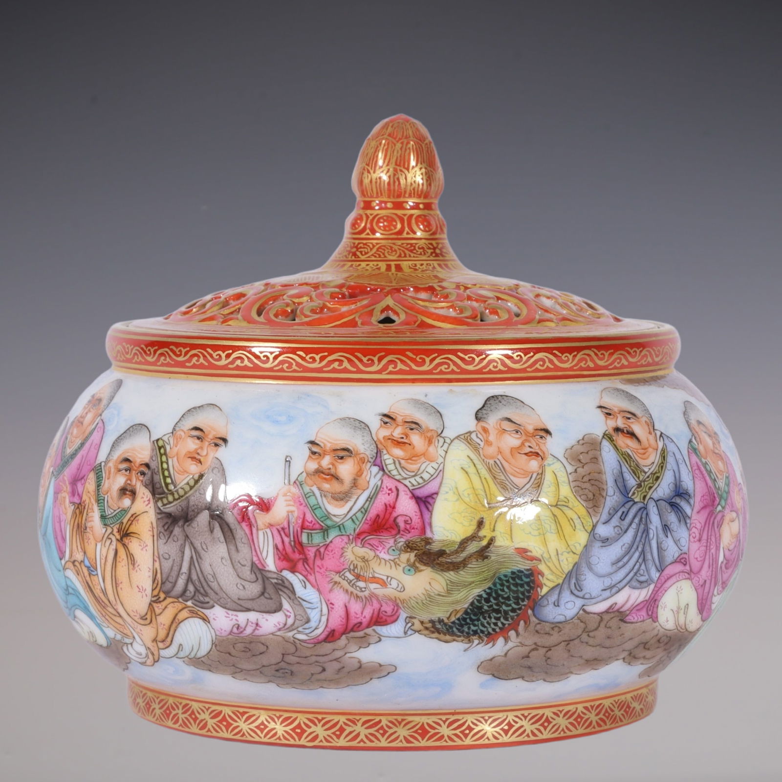 An Exquisite Enamel Iron-Red Painted Gold Character and Story Pattern Censer: An Exquisite Enamel Iron-Red Painted Gold Character and Story Pattern Censer Qing Dynasty, China Qianlong Four-character Mark Size:10cmx11cm (The Dimensions Of All Batches Are Manually Measured.If