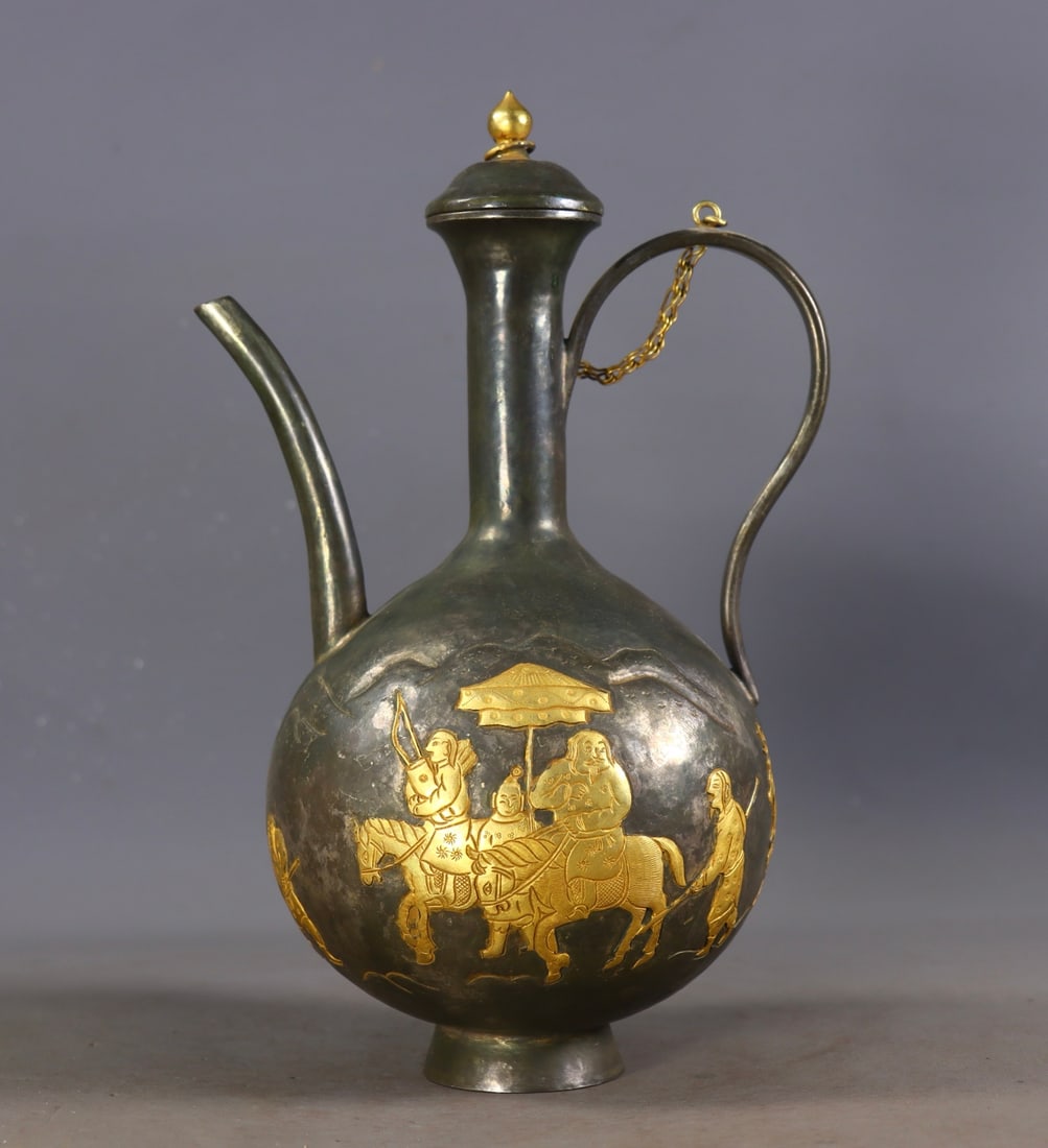 An Exquisite Gilt Bronze Hunting Pattern Ewer: An Exquisite Gilt Bronze Hunting Pattern Ewer Tang Dynasty, China Zhenguan Four-character Mark Size:24cmx15cmx11cm Weight:619g (The Dimensions Of All Batches Are Manually Measured.If You Need More