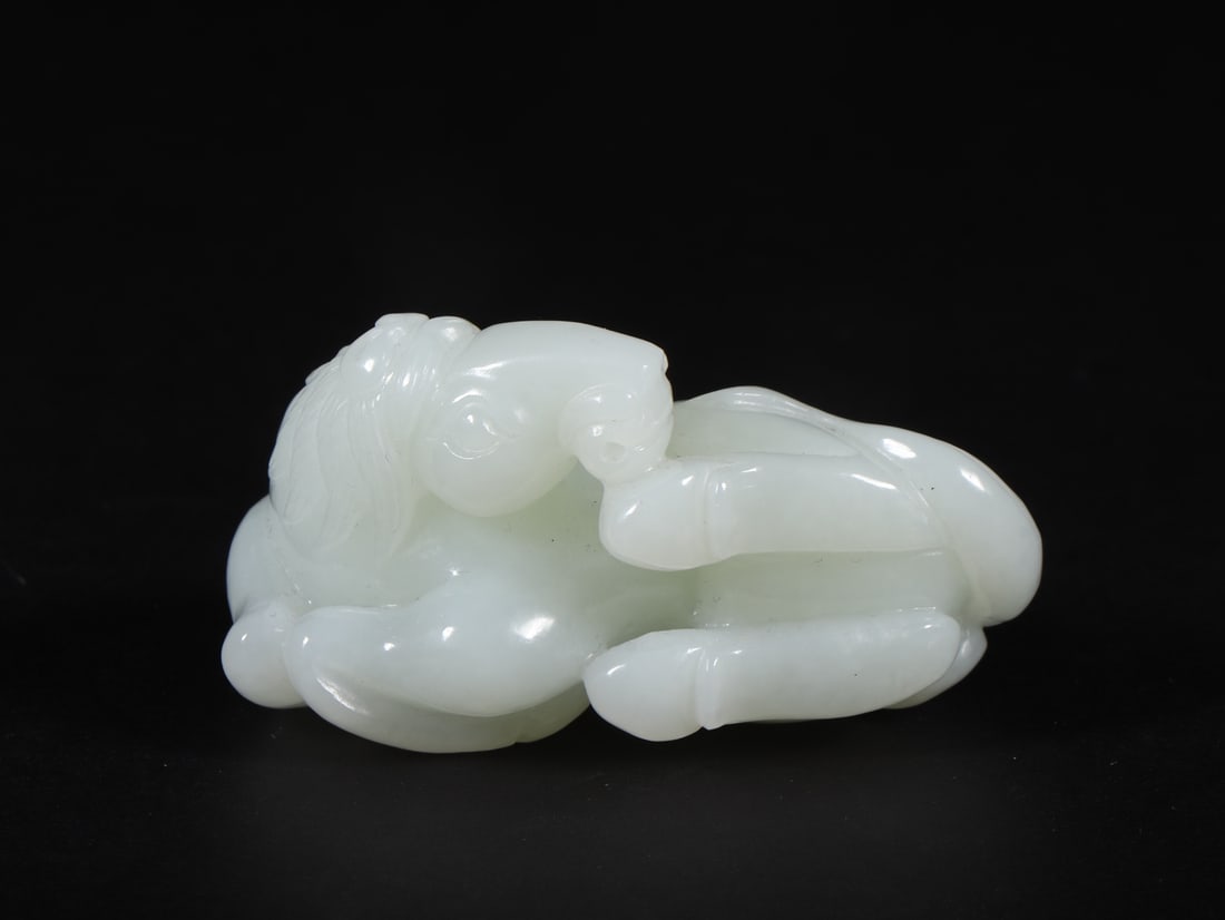 An Exquisite White Jade Horse Ornament: An Exquisite White Jade Horse Ornament Qing Dynasty, China Size:7cmx4.6cmx3.7cm Weight:135g (The Dimensions Of All Batches Are Manually Measured.If You Need More Detailed Information, Please