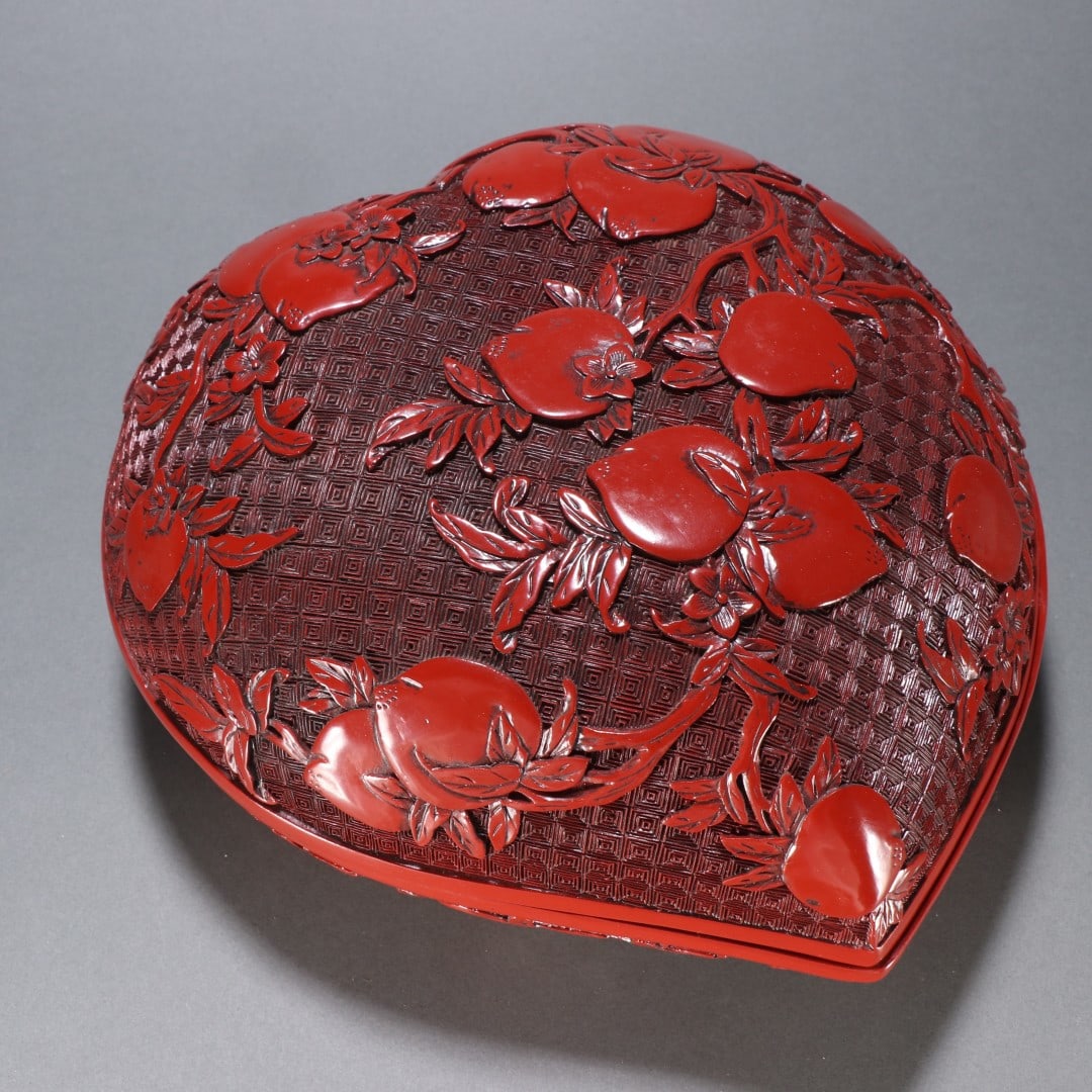 An Exquisite Carved Red Lacquer Peach Pattern Box - 6