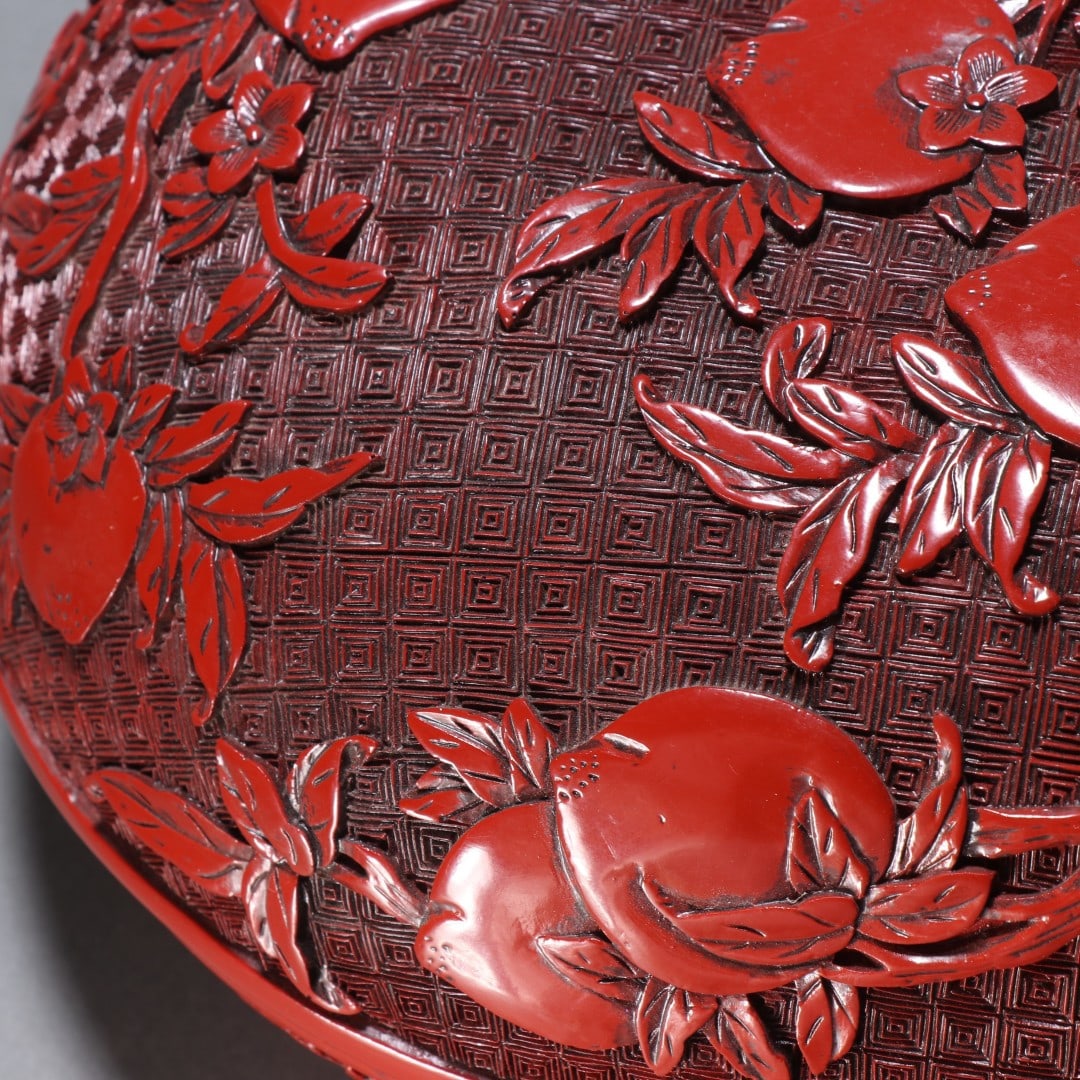 An Exquisite Carved Red Lacquer Peach Pattern Box - 7