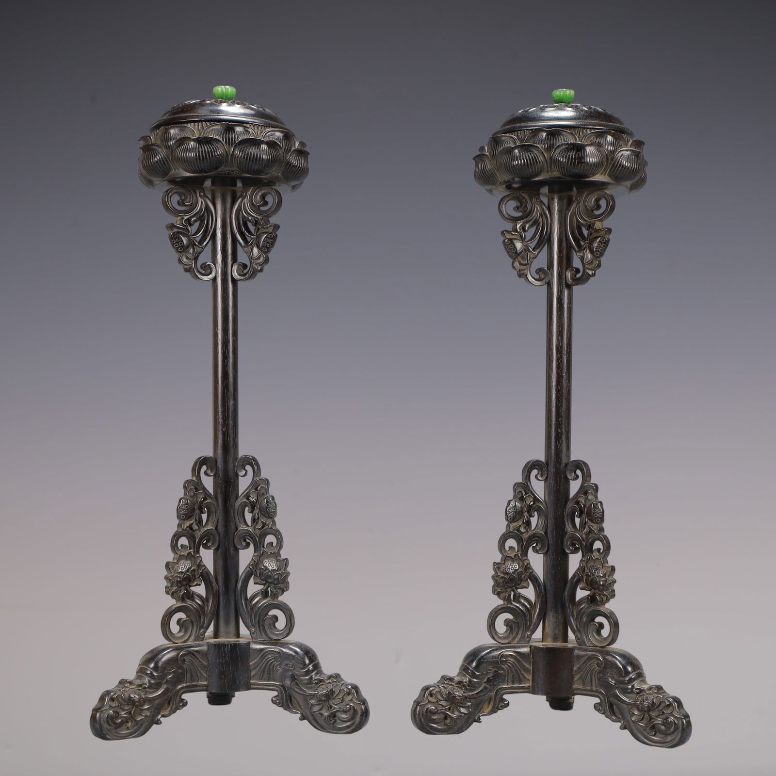 A Exquisite A pair of Zitanwood Flower Pattern Censer: A Exquisite A pair of Zitanwood Flower Pattern Censer Qing Dynasty, China Size:15cmx36cm Weight:850g (The Dimensions Of All Batches Are Manually Measured.If You Need More Detailed Information,