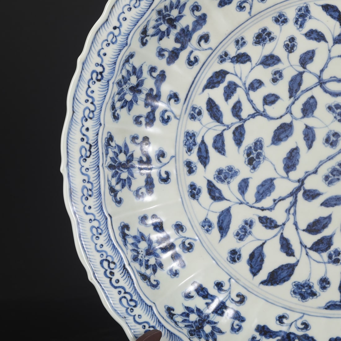 An Exquisite Blue and White Lotus Pattern Flower Pattern Plate - 3