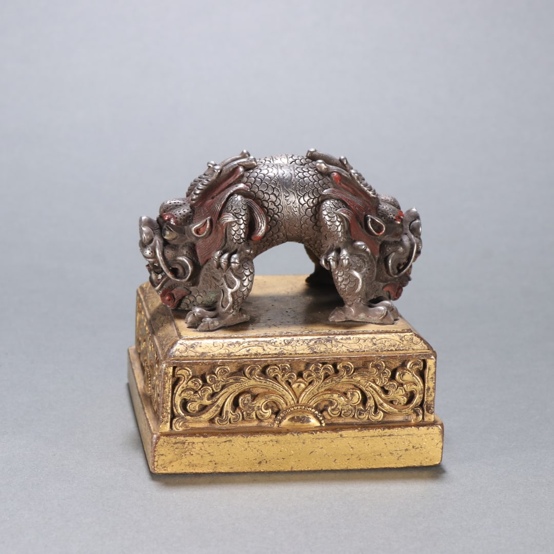 An Exquisite Bronze Gilt Auspicious Beast Seal: An Exquisite Bronze Gilt Auspicious Beast Seal Qing Dynasty, China Size:9.2cmx8.9cm Weight:1146.2g (The Dimensions Of All Batches Are Manually Measured.If You Need More Detailed Information, Please
