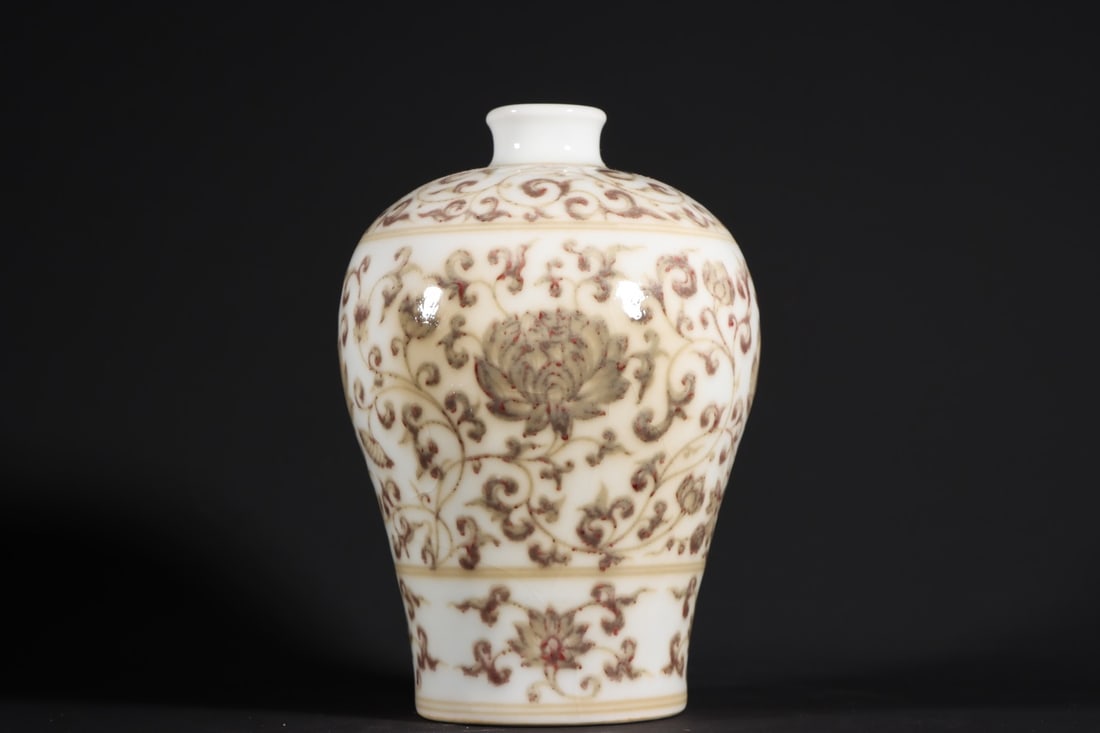 An Exquisite Underglaze-Red Lotus Pattern Vase - 2