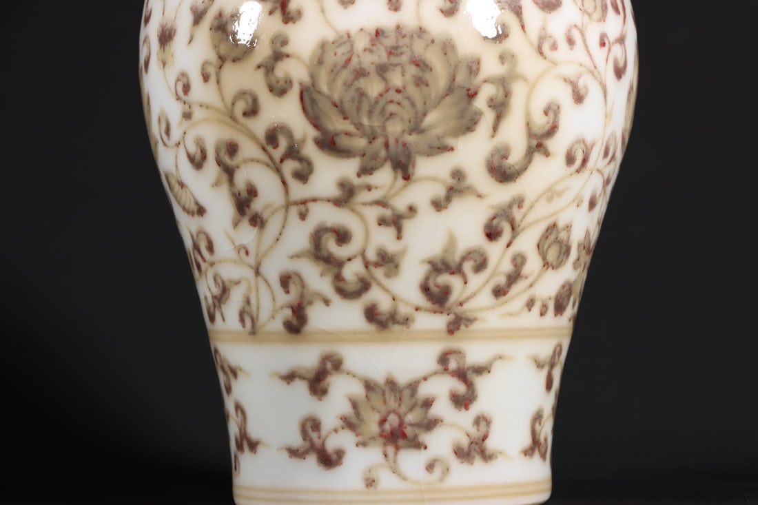 An Exquisite Underglaze-Red Lotus Pattern Vase - 4