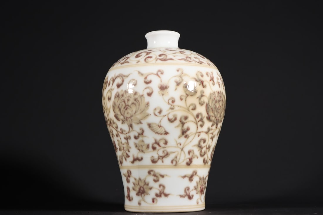 An Exquisite Underglaze-Red Lotus Pattern Vase - 5