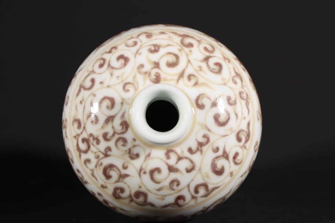 An Exquisite Underglaze-Red Lotus Pattern Vase - 8