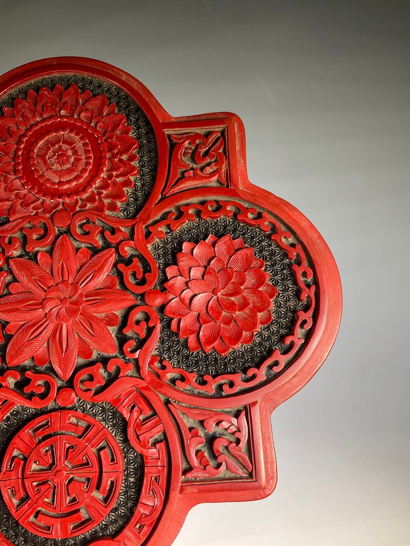 An Exquisite Carved Red Lacquer Flower Pattern Box - 2