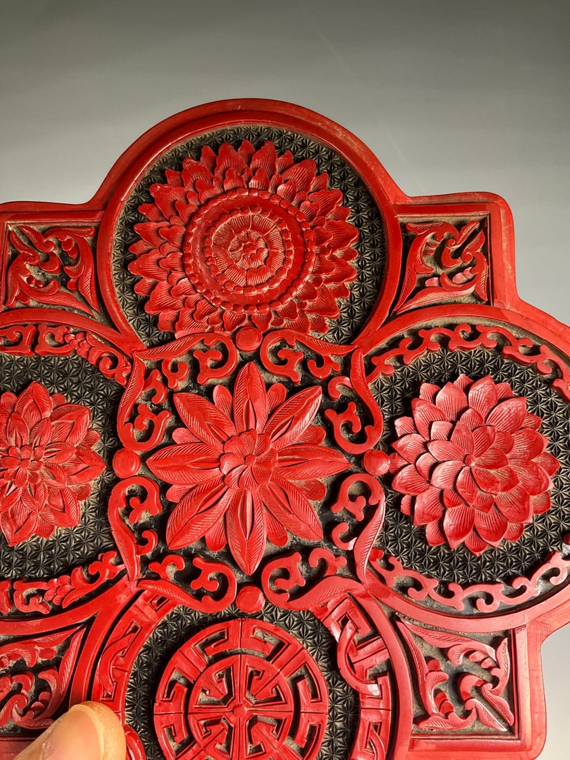 An Exquisite Carved Red Lacquer Flower Pattern Box - 3