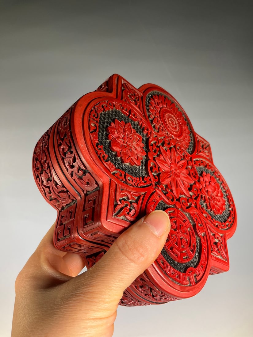 An Exquisite Carved Red Lacquer Flower Pattern Box - 4