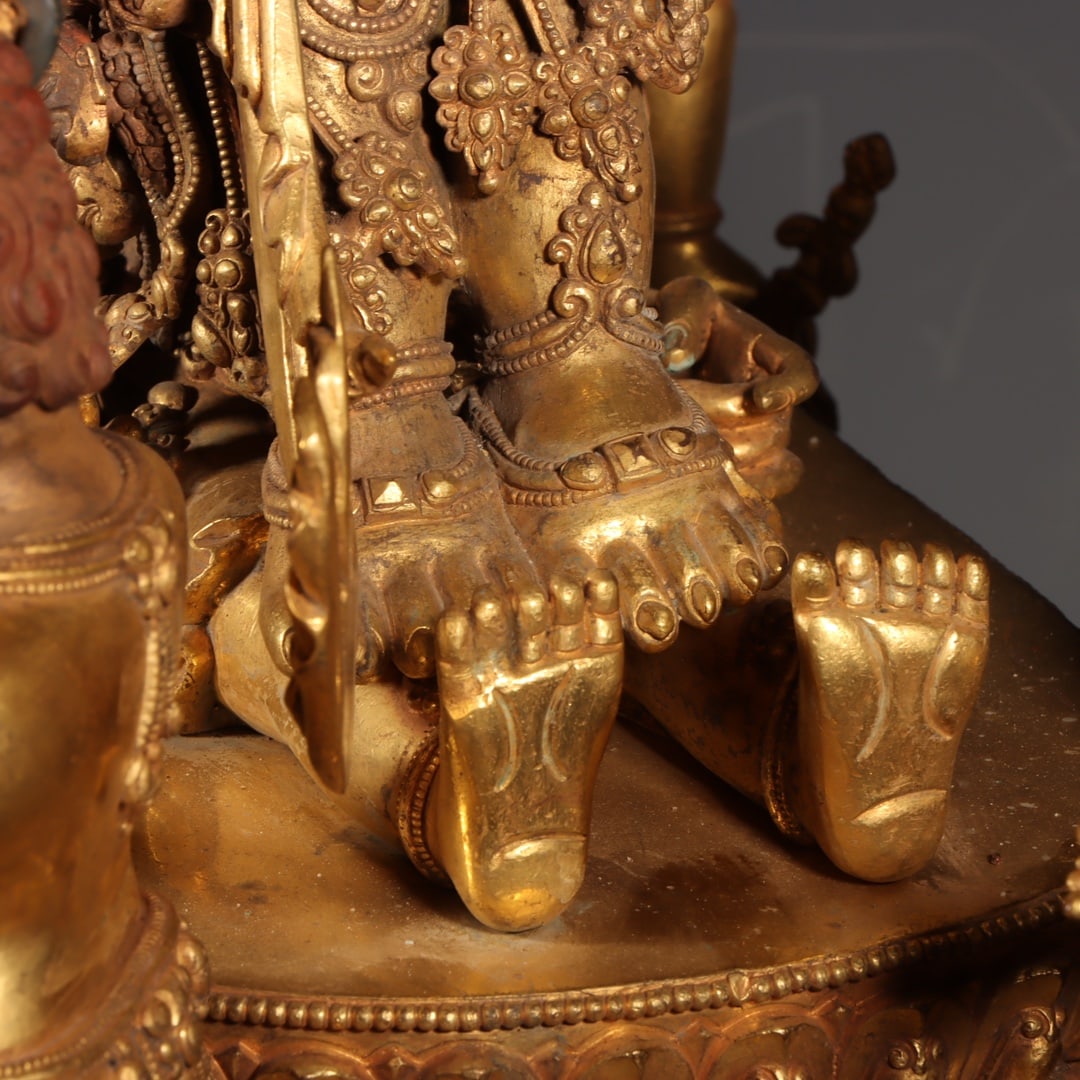 An Exquisite Gilt Bronze Buddha Statue - 11