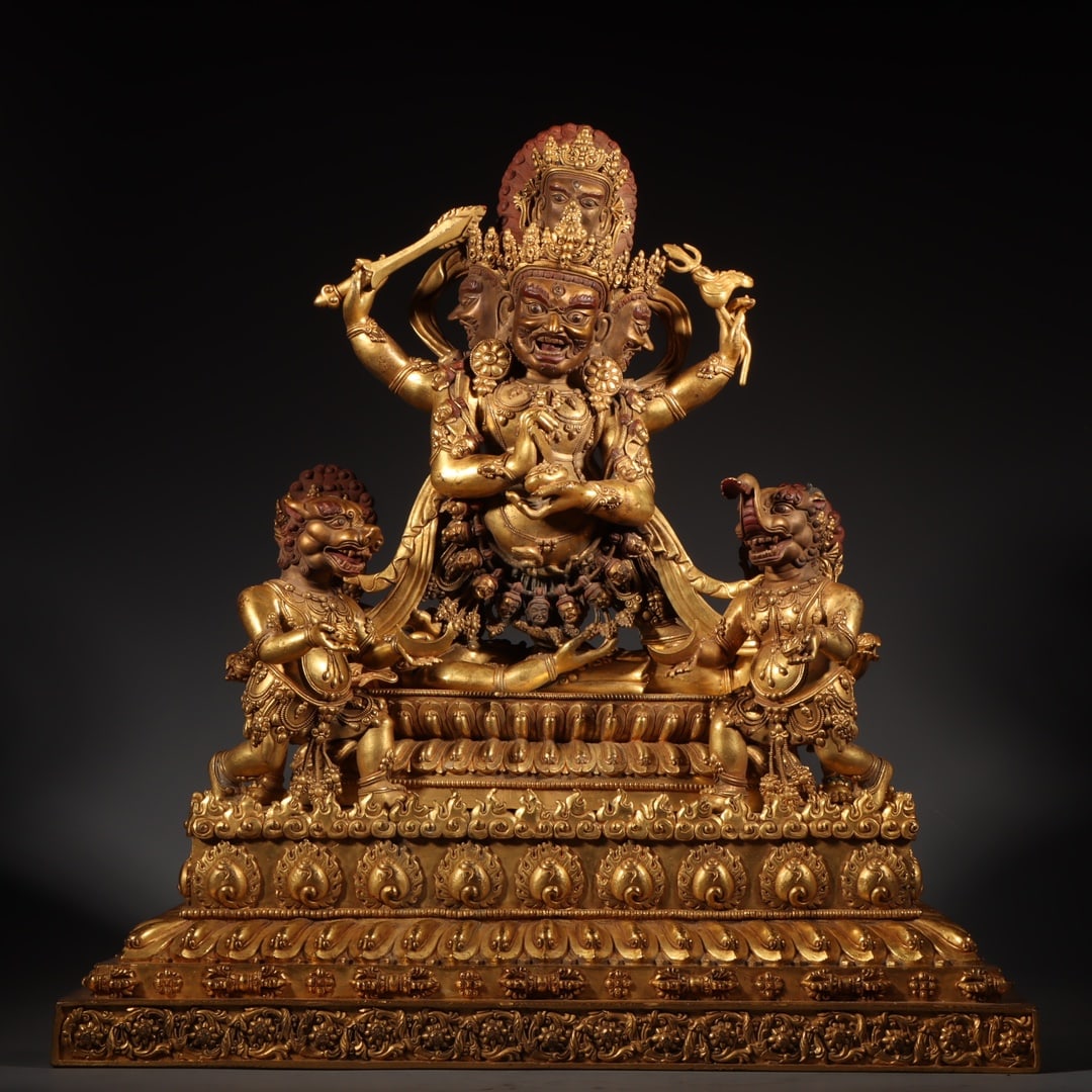 An Exquisite Gilt Bronze Buddha Statue: An Exquisite Gilt Bronze Buddha Statue Ming Dynasty, China Size:54cmx49.5cmx30.5cm Weight:39.5kg (The Dimensions Of All Batches Are Manually Measured.If You Need More Detailed Information, Please