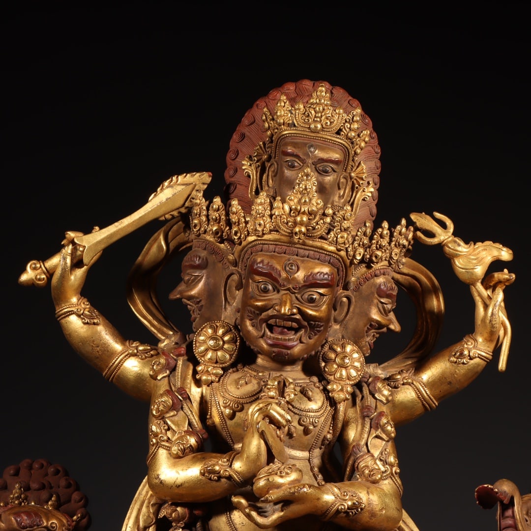 An Exquisite Gilt Bronze Buddha Statue - 2