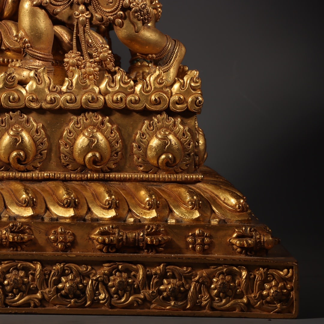 An Exquisite Gilt Bronze Buddha Statue - 6