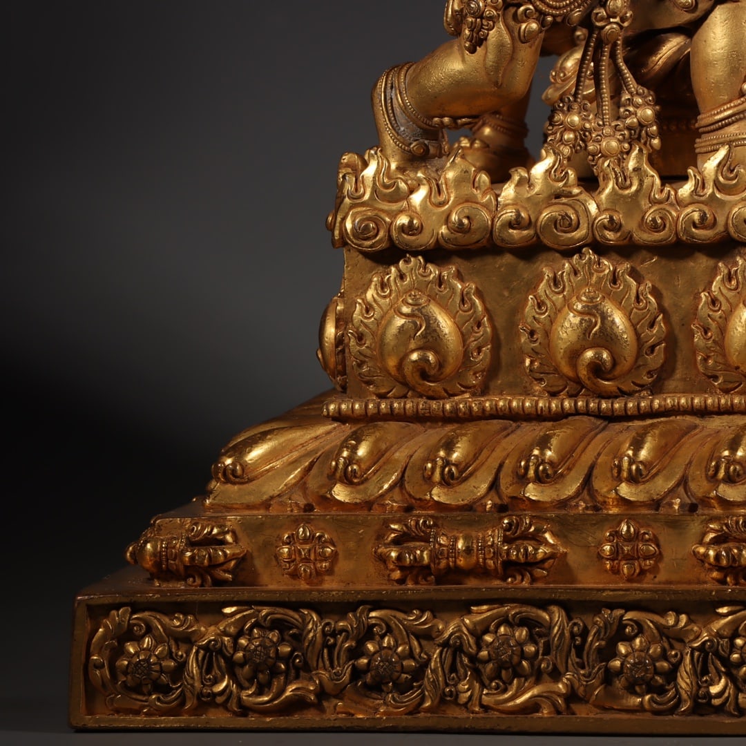An Exquisite Gilt Bronze Buddha Statue - 9