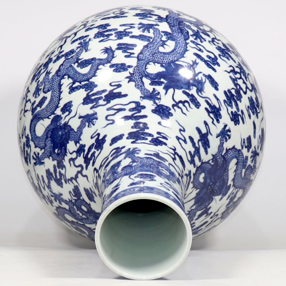An Exquisite Blue and White Dragon Pattern Seawater Pattern Vase - 7