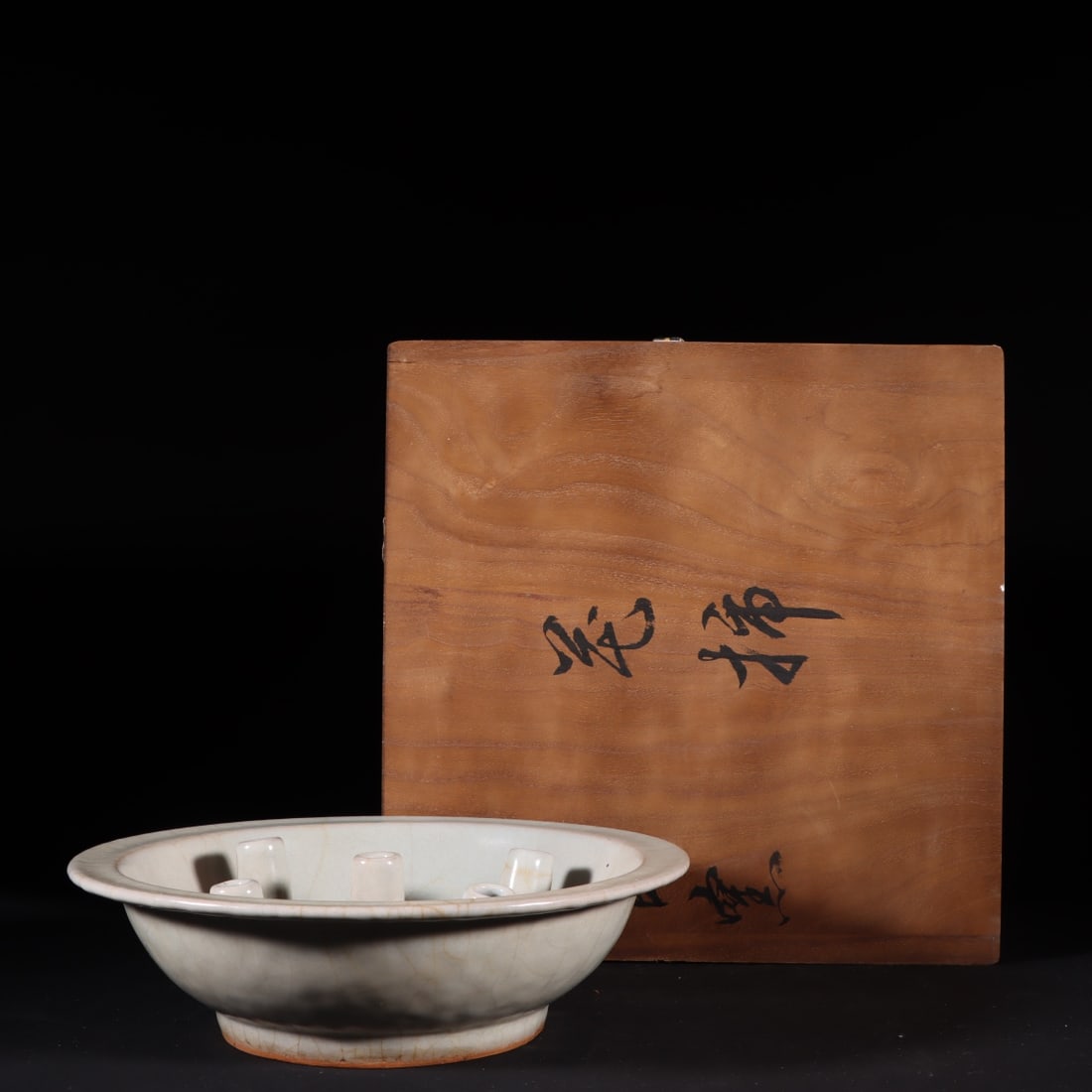 An Exquisite Guan yao Bowl: An Exquisite Guan yao Bowl Song Dynasty, China Size:6cmx22.7cm (The Dimensions Of All Batches Are Manually Measured.If You Need More Detailed Information, Please Contact Our Customer Service Before