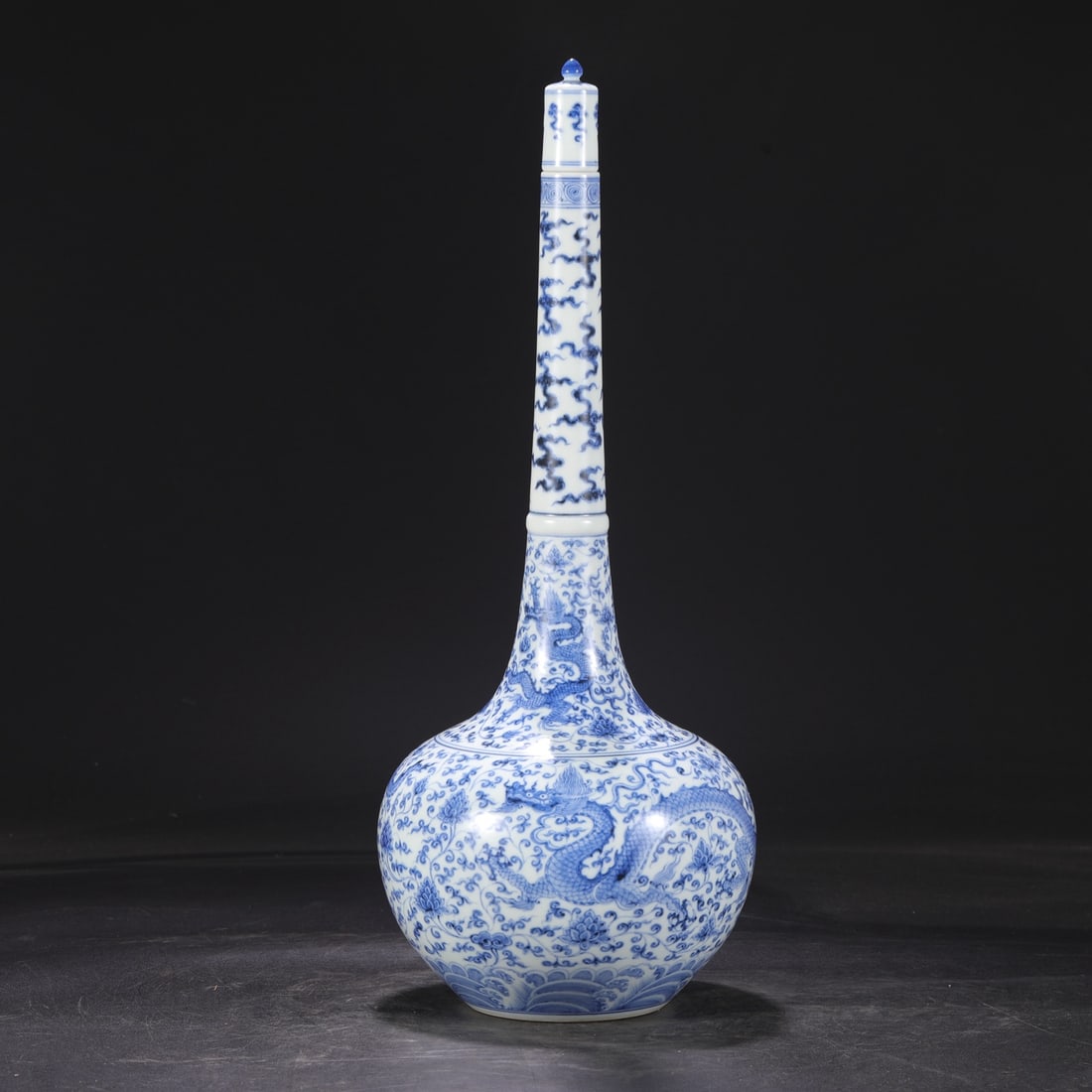 An Exquisite Blue and White Lotus Pattern Dragon Pattern Seawater Pattern Vase - 2