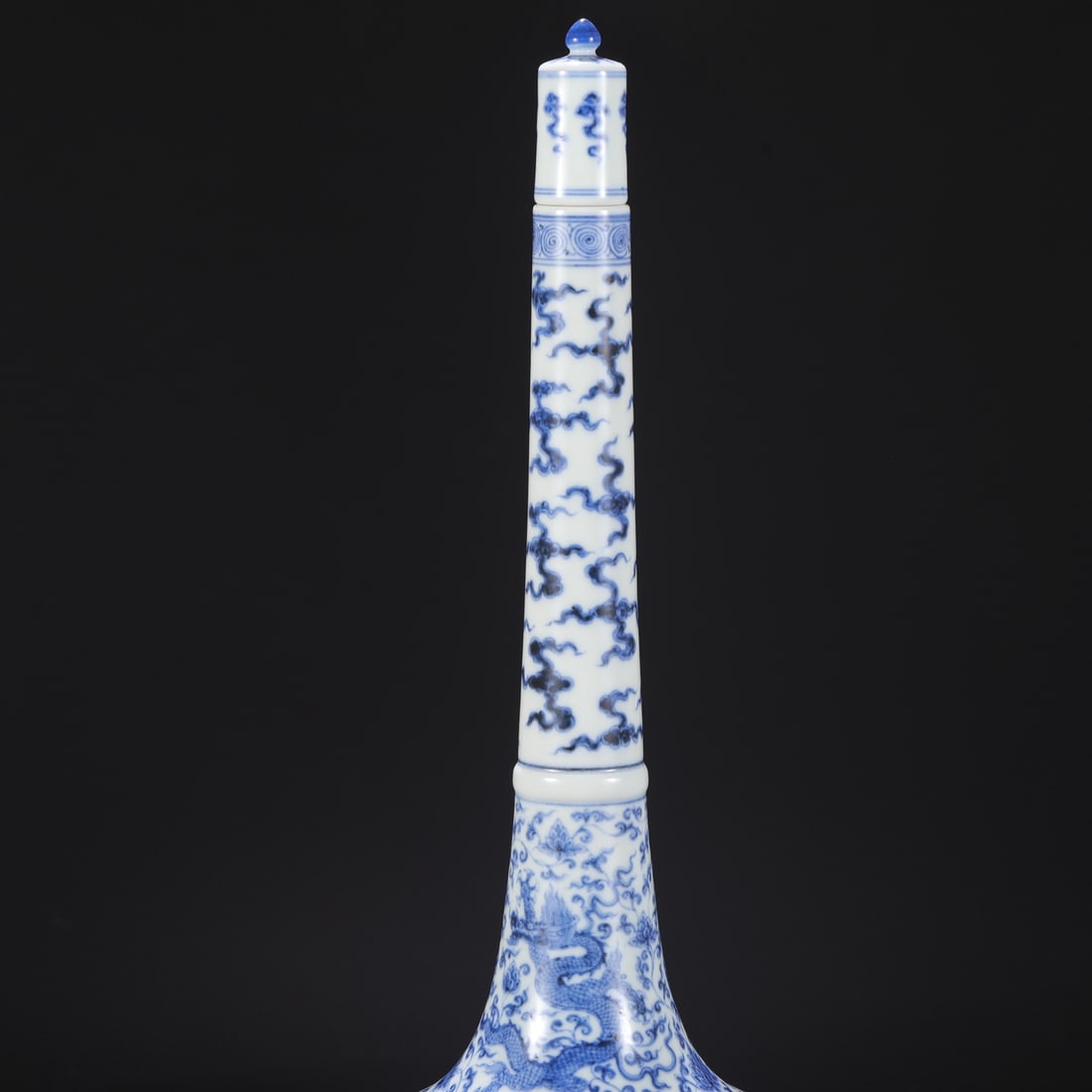 An Exquisite Blue and White Lotus Pattern Dragon Pattern Seawater Pattern Vase - 3