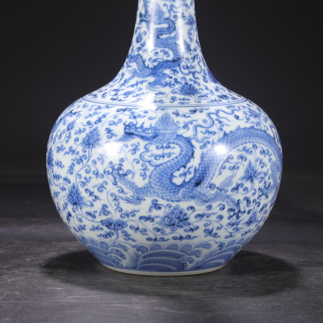 An Exquisite Blue and White Lotus Pattern Dragon Pattern Seawater Pattern Vase - 4