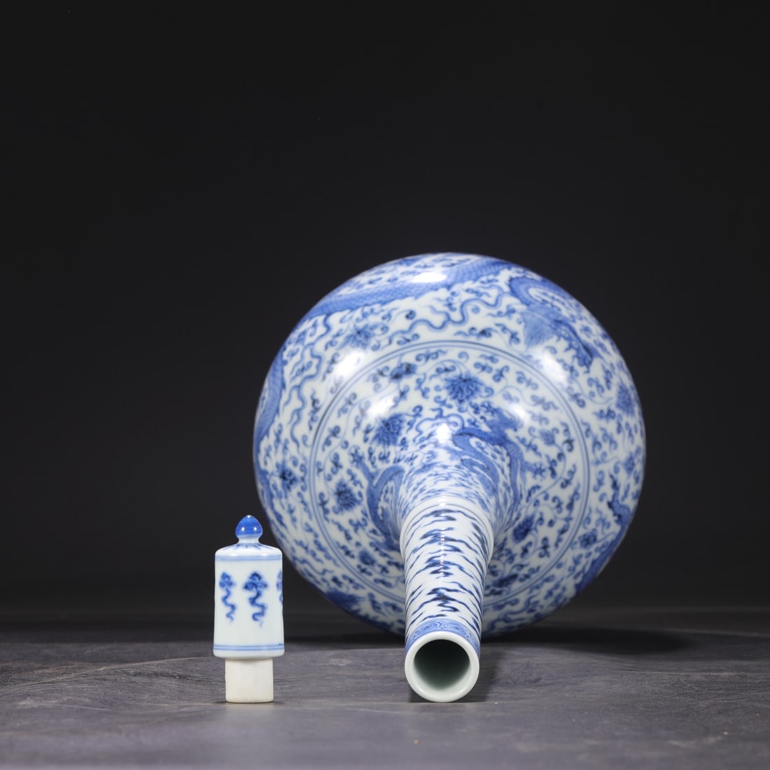 An Exquisite Blue and White Lotus Pattern Dragon Pattern Seawater Pattern Vase - 5