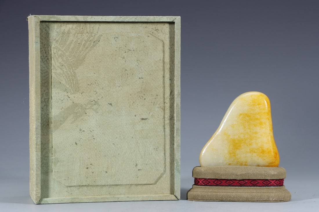 An Exquisite White Jade Landscape and Figure Pattern with poem Ornament: An Exquisite White Jade Landscape and Figure Pattern with poem Ornament Qing Dynasty, China Size:10cmx9.5cm Weight:505g (The Dimensions Of All Batches Are Manually Measured.If You Need More