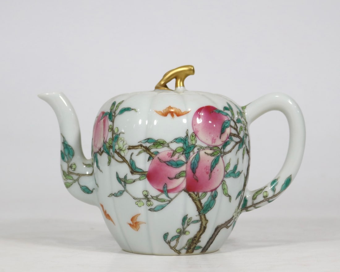 An Exquisite Enamel Bats and Peach Pattern Teapot: An Exquisite Enamel Bats and Peach Pattern Teapot Qing Dynasty, China Qianlong Six-character Mark Size:11cmx16.5cm (The Dimensions Of All Batches Are Manually Measured.If You Need More Detailed