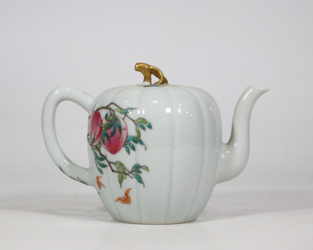 An Exquisite Enamel Bats and Peach Pattern Teapot - 3