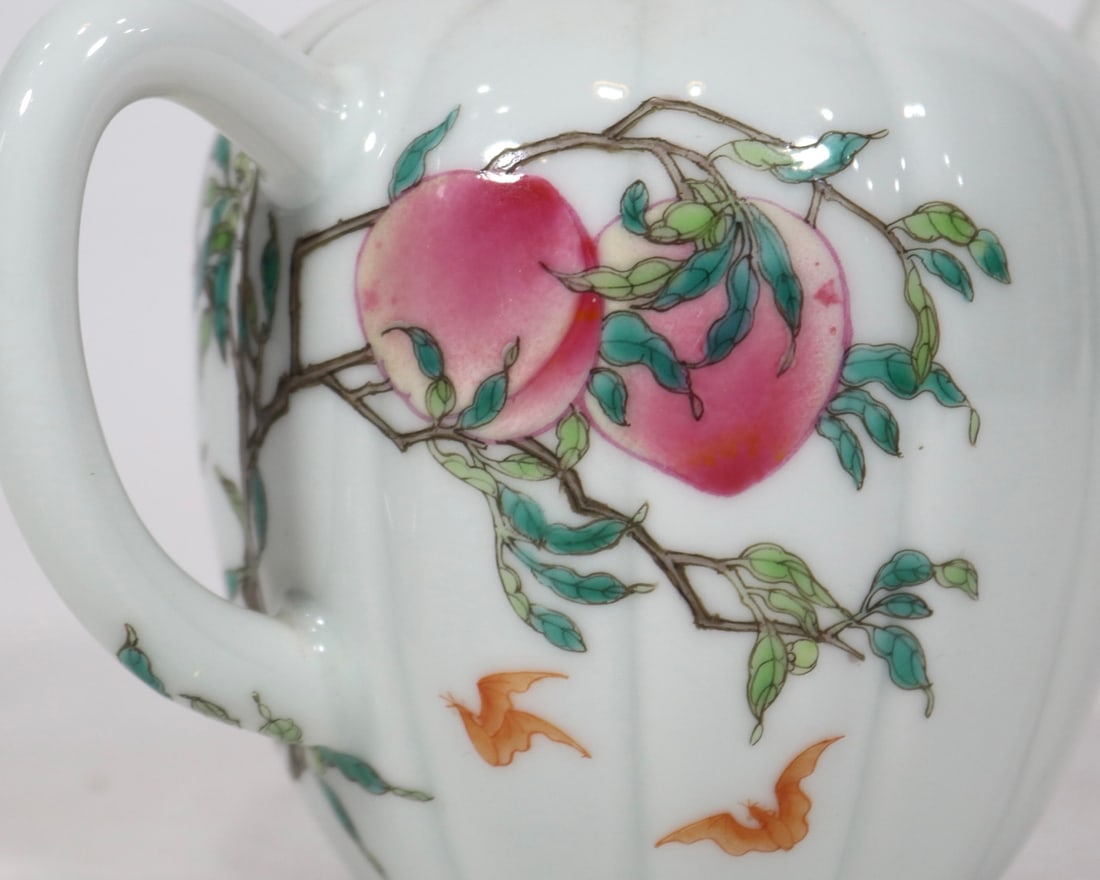 An Exquisite Enamel Bats and Peach Pattern Teapot - 7