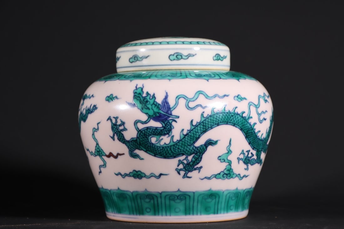 An ExquisiteFamille-Rose Dragon Pattern Jar - 2