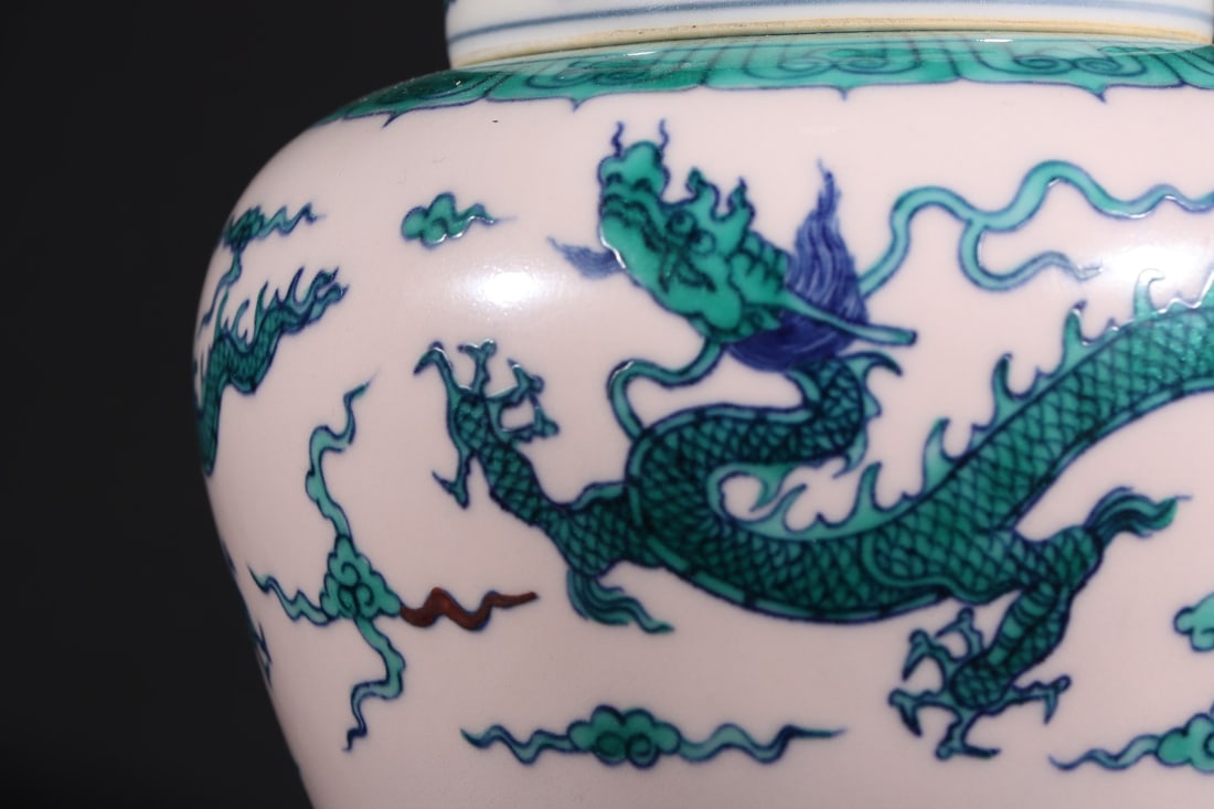 An ExquisiteFamille-Rose Dragon Pattern Jar - 3