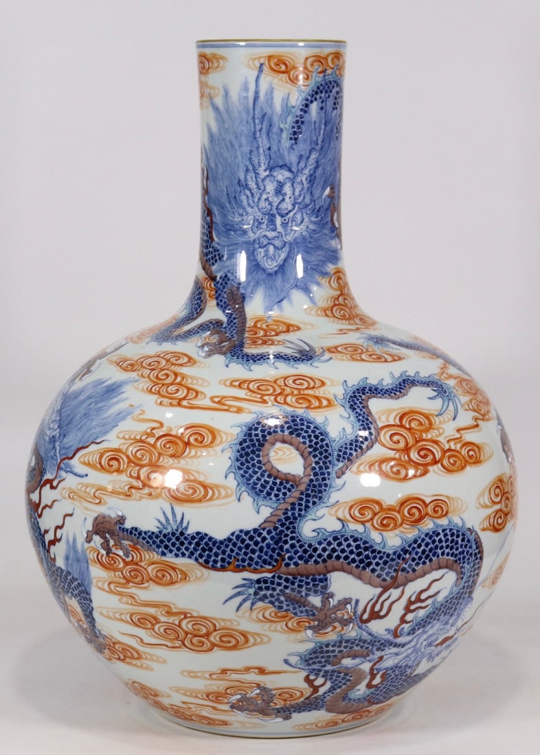 An Exquisite Blue and White Iron-Red Dragon Pattern Vase: An Exquisite Blue and White Iron-Red Dragon Pattern Vase Qing Dynasty, China Qianlong Six-character Mark Size:51cmx35cm (The Dimensions Of All Batches Are Manually Measured.If You Need More
