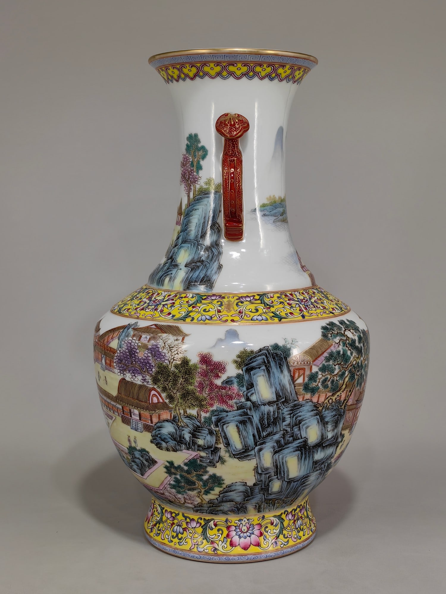 An Exquisite Famille-Rose Lotus Pattern Landscape Pattern Double-Ears Vase - 2