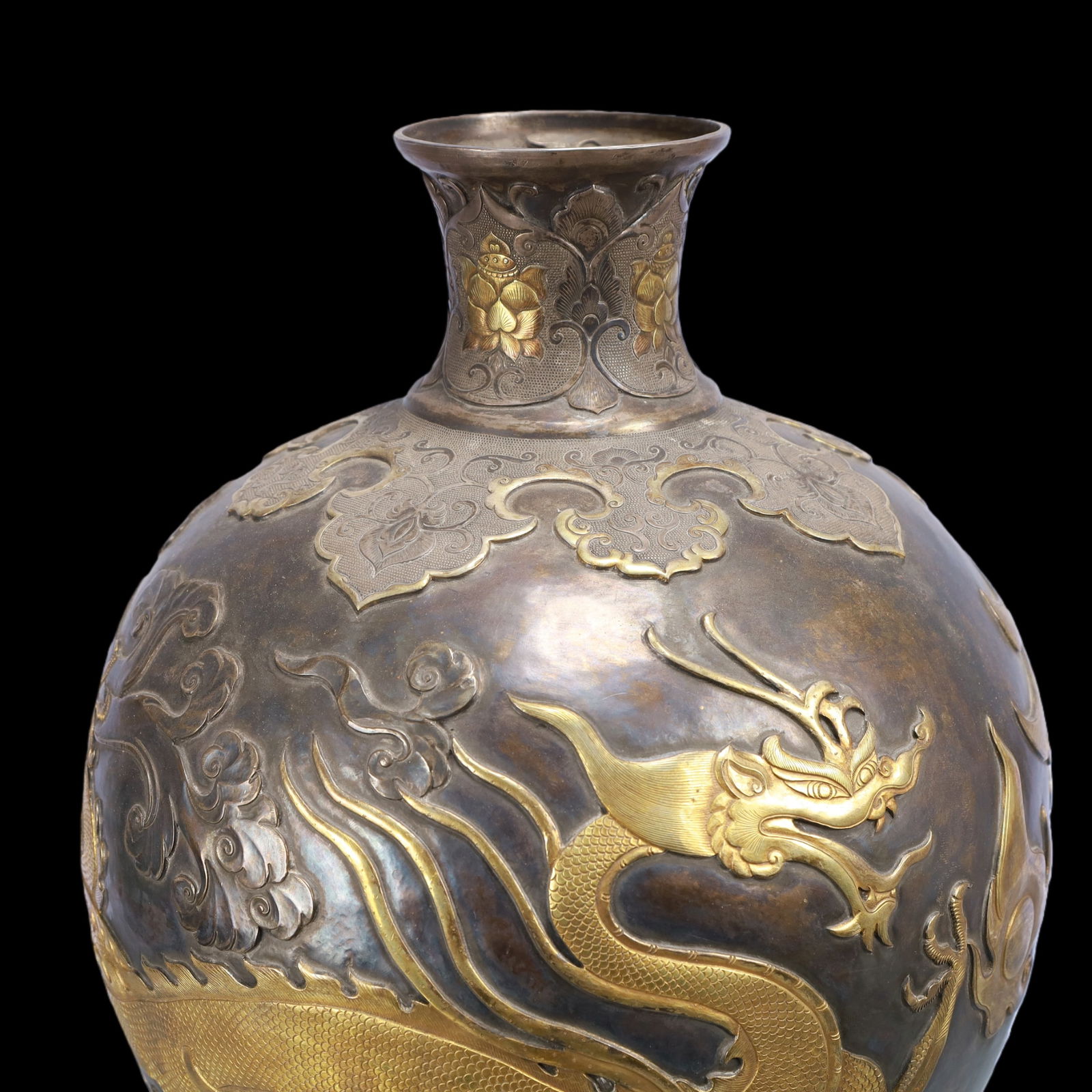 A Exquisite Gilt Silver Dragon and Phoenix Pattern Vase - 2
