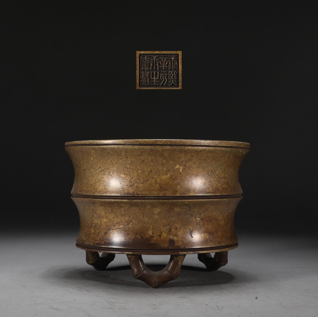 An Exquisite Bronze Tripod Censer: An Exquisite Bronze Tripod Censer Ming Dynasty, China Size:12.5cmx17.5cm Weight:3100g (The Dimensions Of All Batches Are Manually Measured.If You Need More Detailed Information, Please Contact Our Cus