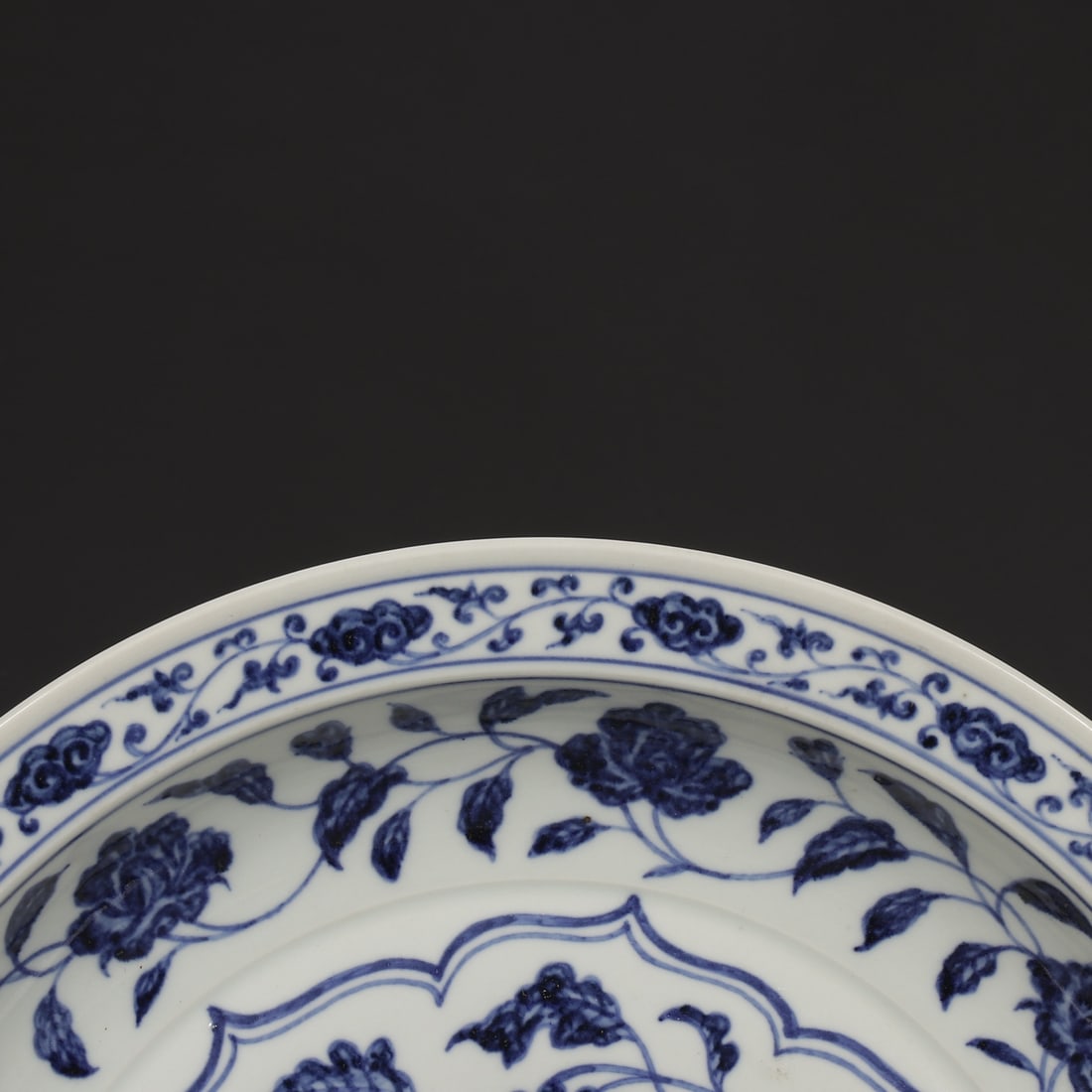 An Exquisite Blue and White Lotus Pattern Plate - 2