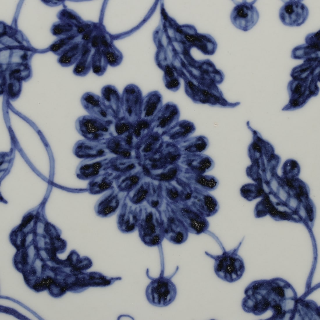 An Exquisite Blue and White Lotus Pattern Plate - 5