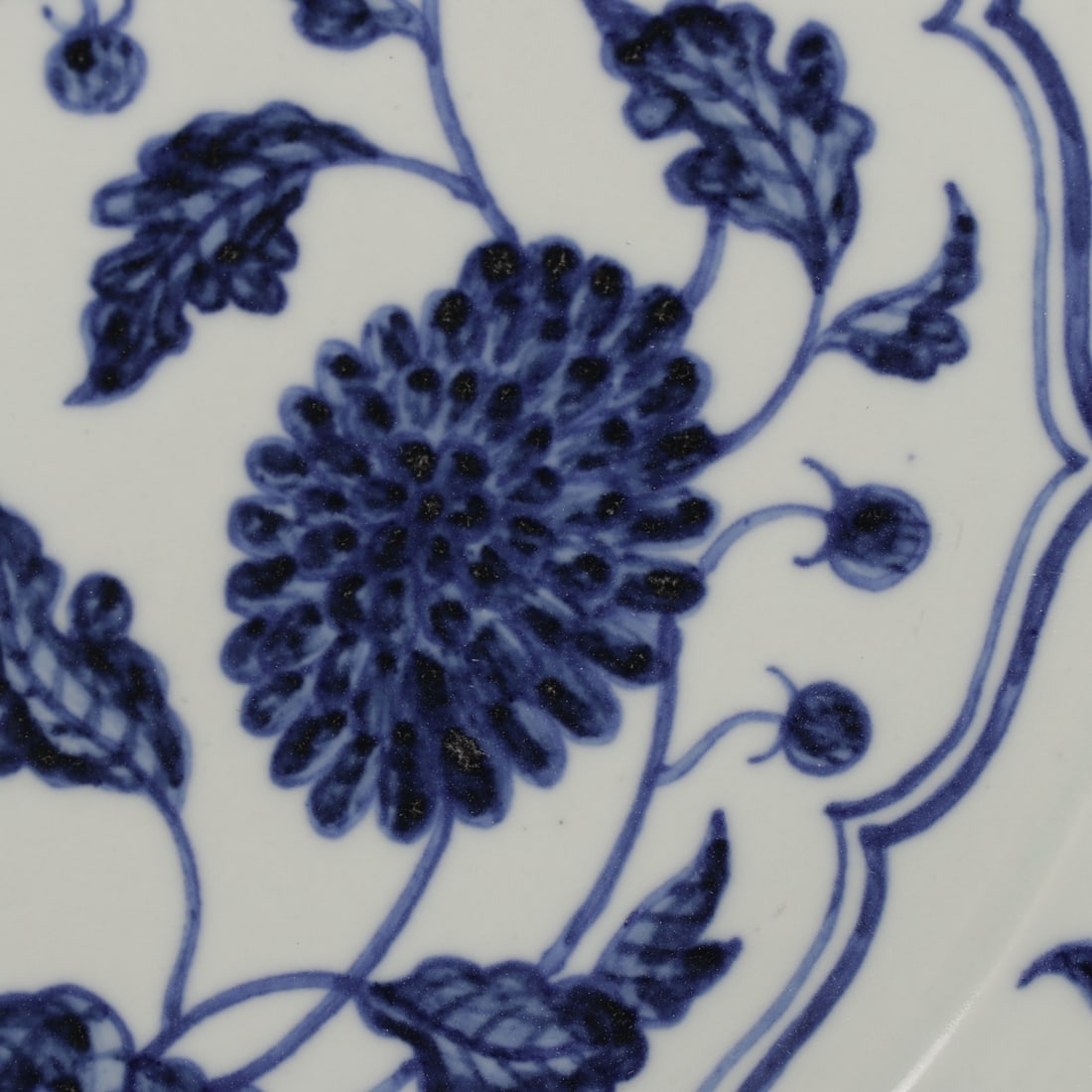 An Exquisite Blue and White Lotus Pattern Plate - 6